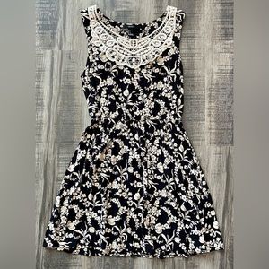 Forever 21 Black&White Floral Dress